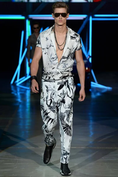 Look 11